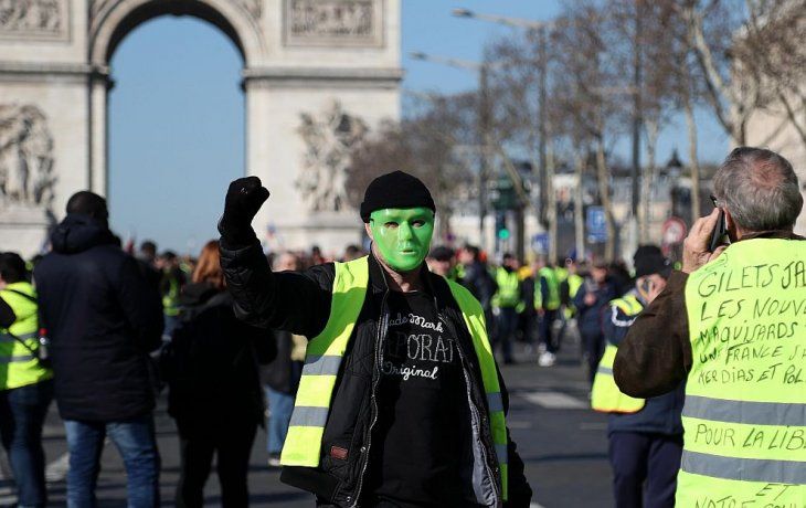Los chalecos amarillos volvieron a protestar en un mes clave para el movimiento