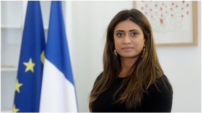 La vocera del gobierno de Francia no resultó herida tras el incidente. 