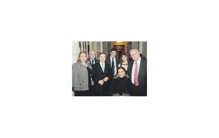 ámbito.com | Foto en medio de un Congreso vacío: Silvana Giudici, Federico Pinedo, Gustavo Ferrari, Patricia Bullrich, Juan Pedro Tunessi, Gabriela Michetti y Ricardo Gil Lavedra piden sesionar cuanto antes.
