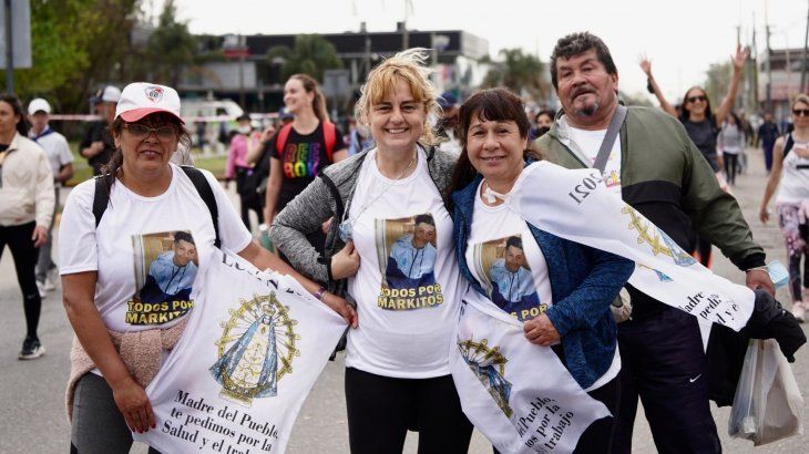 Año a año, miles de fieles demuestran su devoción a la Virgen peregrinando al Santuario de Luján. Año a año, miles de fieles demuestran su devoción a la Virgen peregrinando al Santuario de Luján. 