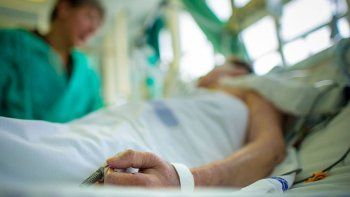 Además de un mayor tiempo de internación, algunas otras consecuencias de esta desnutrición son: la hipoproteinemia, debilidad muscular, retraso en curación de heridas, una mayor tendencia a infecciones y una mayor morbimortalidad.&nbsp;