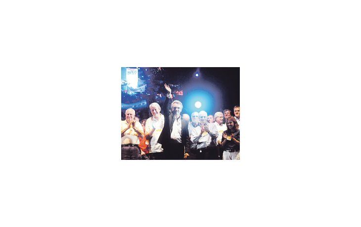 El diputado lanzó ayer oficialmente su precandidatura a gobernador de Santa Fe en un acto en Rosario al que asistieron más de 20.000 personas.