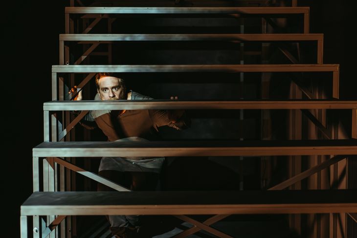 “Rage”: returning to a theater as a throw into the abyss
