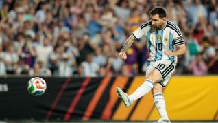 El capitán argentino entró en el complemento, dio una asistencia que culminó en un penal que cambió por gol. También fue clave en el tercero. El capitán argentino entró en el complemento, dio una asistencia que culminó en un penal que cambió por gol. También fue clave en el tercero.