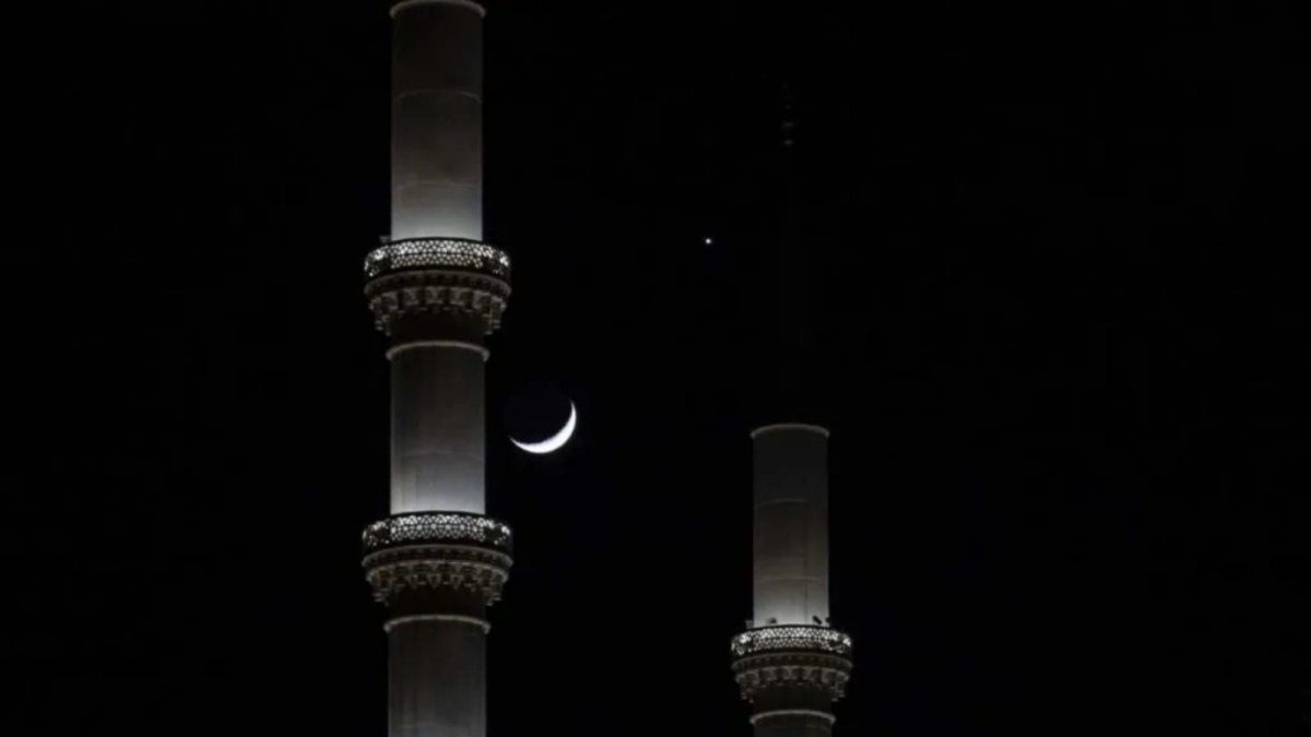 Venus and crescent Moon surprised stargazers