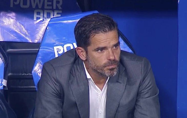 Tras la ausencia del chileno, Gago defini&oacute; dejarlo fuera del partido contra Newell's.