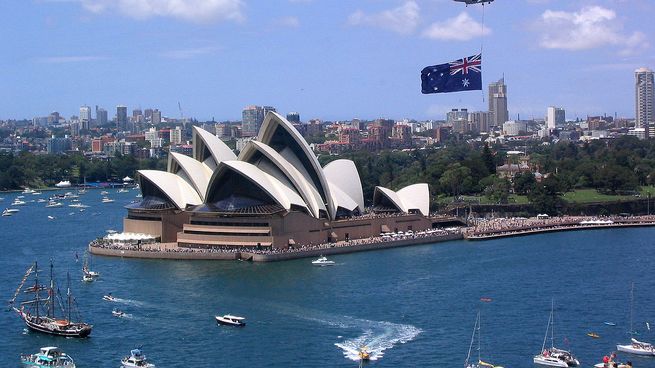 Australia sigue siendo una opción atractiva para quienes buscan estabilidad, crecimiento profesional y calidad de vida. Elegir la visa adecuada dependerá de tu perfil, experiencia y objetivos a largo plazo.&nbsp;