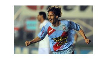 Obolo viene de ser goleador y figura en Arsenal.