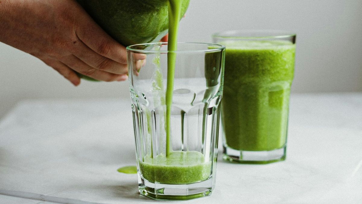 Goodbye bloating!  The shake that will make you feel light and full of energy