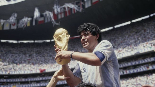 El mejor jugador de fútbol de todos los tiempos cumpliría 65 años.