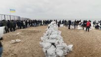 Los ciudadanos de Odesa se preparan para repeler a las tropas rusas.