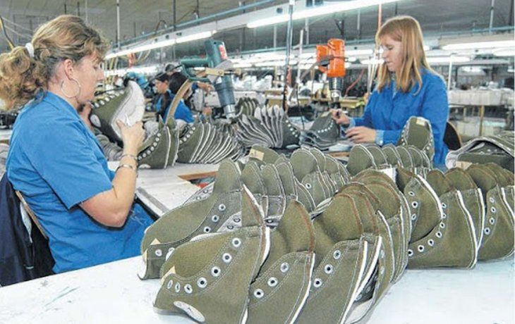 La empresa mantiene su otra fábrica de calzado ubicada en Eldorado, Misiones. 
