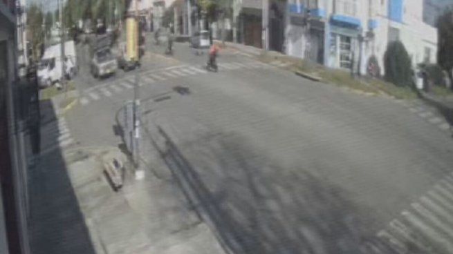 Una jubilada platense fue atropellada y abandonada sobre el asfalto