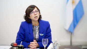 silvina batakis sobre el dolar: el derecho a viajar colisiona con el derecho a los puestos de trabajo