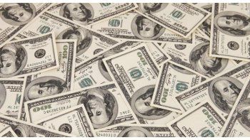 ámbito.com | El dólar cerró estable a $ 36,60, pero mayorista subió demandado por feriado bancario