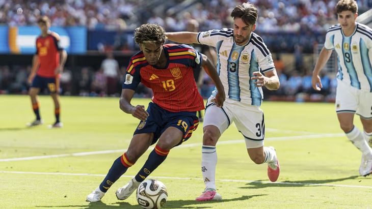 Nicolás Tagliafico fue el encargado de marcar al joven Lamine Yamal en la final del Mundial 2026. Nicolás Tagliafico fue el encargado de marcar al joven Lamine Yamal en la final del Mundial 2026.
