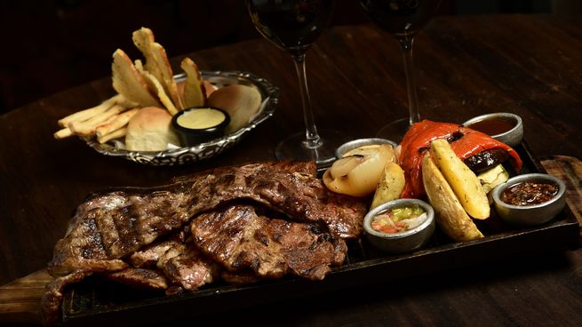 El debate en TikTok se generó a partir de un video, en el que una chilena compartió el precio de una parrilla libre.