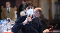 Martín Lousteau usó barbijo durante el debate en comisión ya que tuvo fiebre en los últimos días.