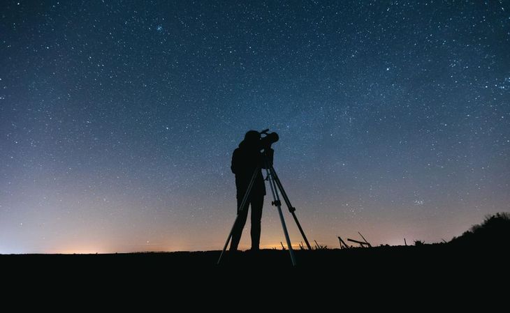 Algunos planetas se verán únicamente con el uso de telescopios o binoculares.