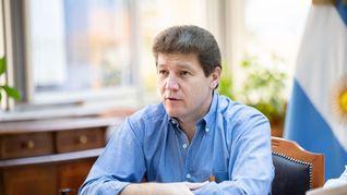 Gustavo Melella apuntó contra Nación por la baja de aranceles a los celulares importados.