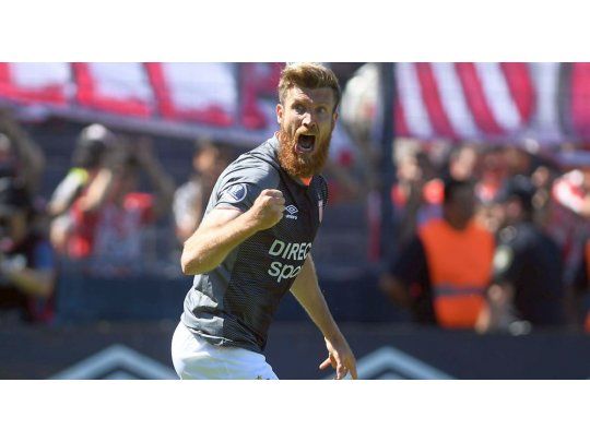 Jonathan Schunke grita con el alma el gol de Estudiantes.