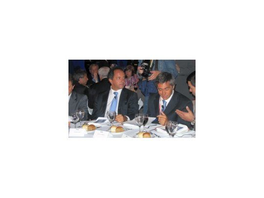 El titular de IDEA, Gustavo Ripoll, junto al gobernador de Buenos Aires, Daniel Scioli.