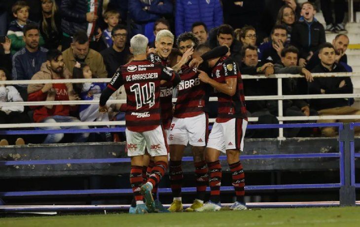 la prensa brasilena habla del baile carioca de flamengo a velez en liniers