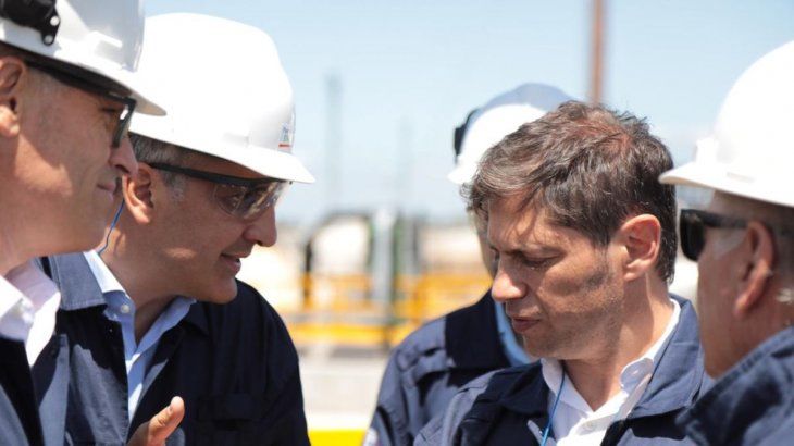 Alejandro Bulgheroni,&nbsp; Chairman de Pan American Energy; Axel Kicillof, gobernador de la Provincia y Marcos Bulgheroni, CEO de Pan American Energy.