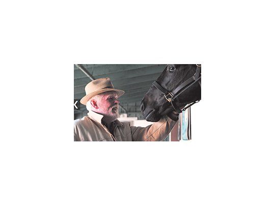 Atrapa la nueva miniserie de HBO «Luck», en la que Nick Nolte encarna al entrenador-propietario de un caballo. Dustin Hoffman es otro de los protagonistas.