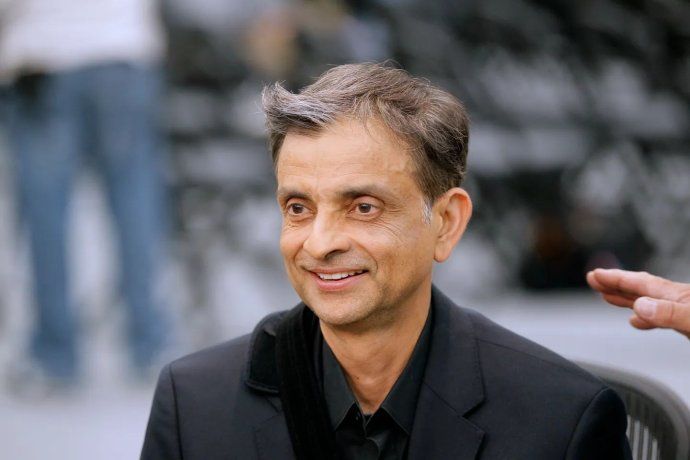 Llegó a EE.UU. sin nada, apostó por la tecnología y terminó generando millones: el camino imparable de Vivek Ranadivé hacia el éxito. Llegó a EE.UU. sin nada, apostó por la tecnología y terminó generando millones: el camino imparable de Vivek Ranadivé hacia el éxito.