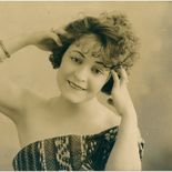 Muere, en 1978, la famosa actriz y cantante María Conesa, La Gatita Blanca.