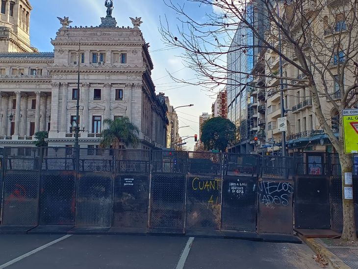 El despliegue del operativo policial provocó interrupciones en el tránsito del centro porteño. El despliegue del operativo policial provocó interrupciones en el tránsito del centro porteño.