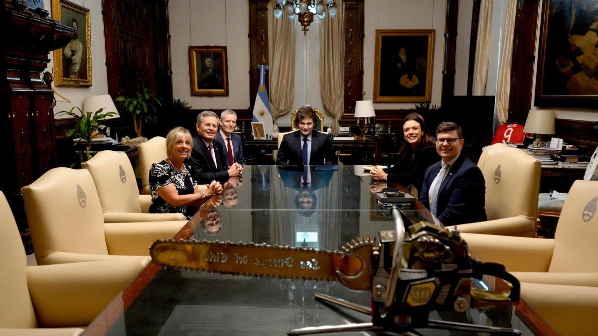 Who is Steve Daines, the US senator who met Javier Milei at Casa Rosada in the middle of the $ Libra crypto scandal
