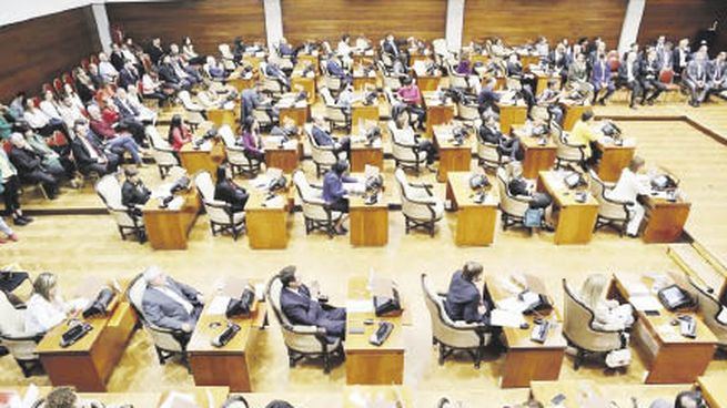 Foco. Los 48 convencionales constituyentes tendrán 90 días para discutir y plasmar la reforma parcial que, entre otros ejes, busca eliminar la perpetuidad de intendentes y diputados (ya existe tope a gobernador).
