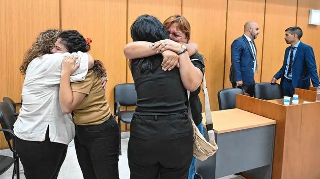 Condenaron a 3 años de prisión al anestesista que usó el celular en una cirugía y provocó la muerte de un nene de 4 años.