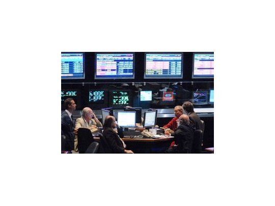 Leve baja de la Bolsa en jornada atenta a la Corte