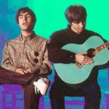 Liam y Noel Gallagher en el videoclip de Wonderwall. Liam y Noel Gallagher en el videoclip de Wonderwall.
