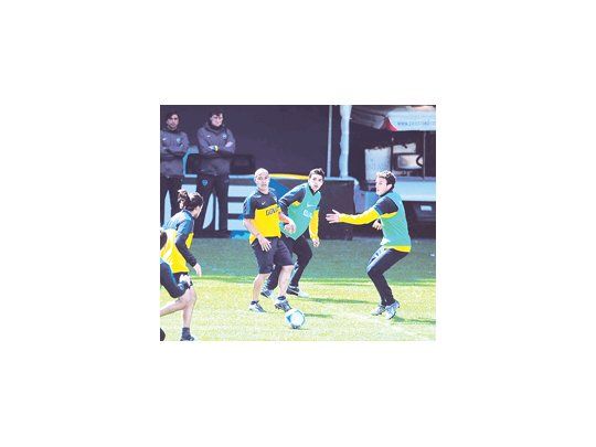 Pablo Ledesma entrenó junto a sus compañeros y no fue separado del plantel. En la semana se sabrá si es tenido en cuenta por Falcioni o no.