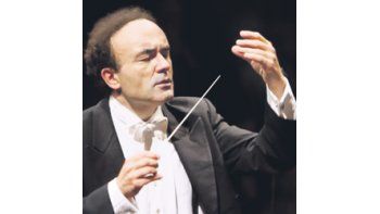 ámbito.com | En el primer concierto del año de la Orquesta Estable del Colón (que lució un nivel excelente en todas sus secciones) Frédéric Chaslin decidió mostrar todas las facetas de su actividad musical: director, pianista y compositor.