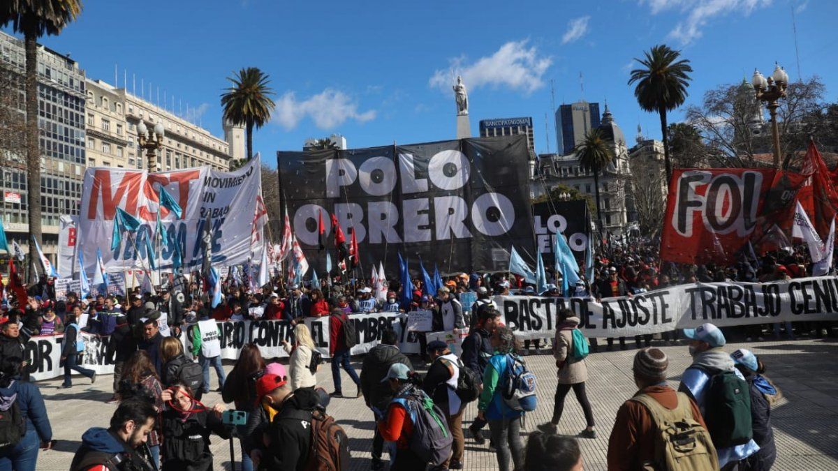 Piqueteros marchan contra el Gobierno y piden ser recibidos por Silvina Batakis