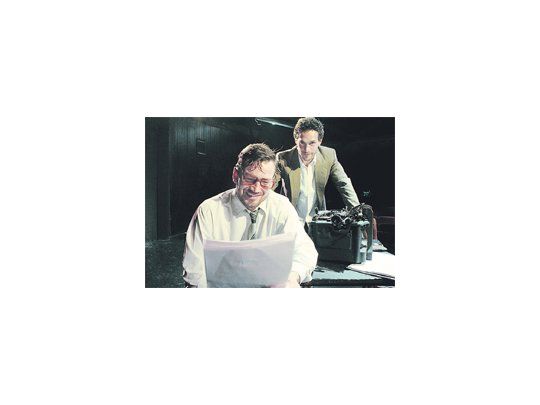 Guillermo Pfening, como Rodolfo Walsh, y Michel Noher, como Tomás Eloy Martínez), brindan una actuación convincente.