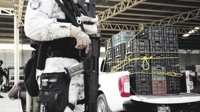 PROTECCIÓN. La amenaza es tal que los cargamentos de limón salen escoltados por la Policía hacia diferentes lugares del país.