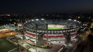 Ostenta un récord por la brevedad de su paso por la Primera de River. Ostenta un récord por la brevedad de su paso por la Primera de River.