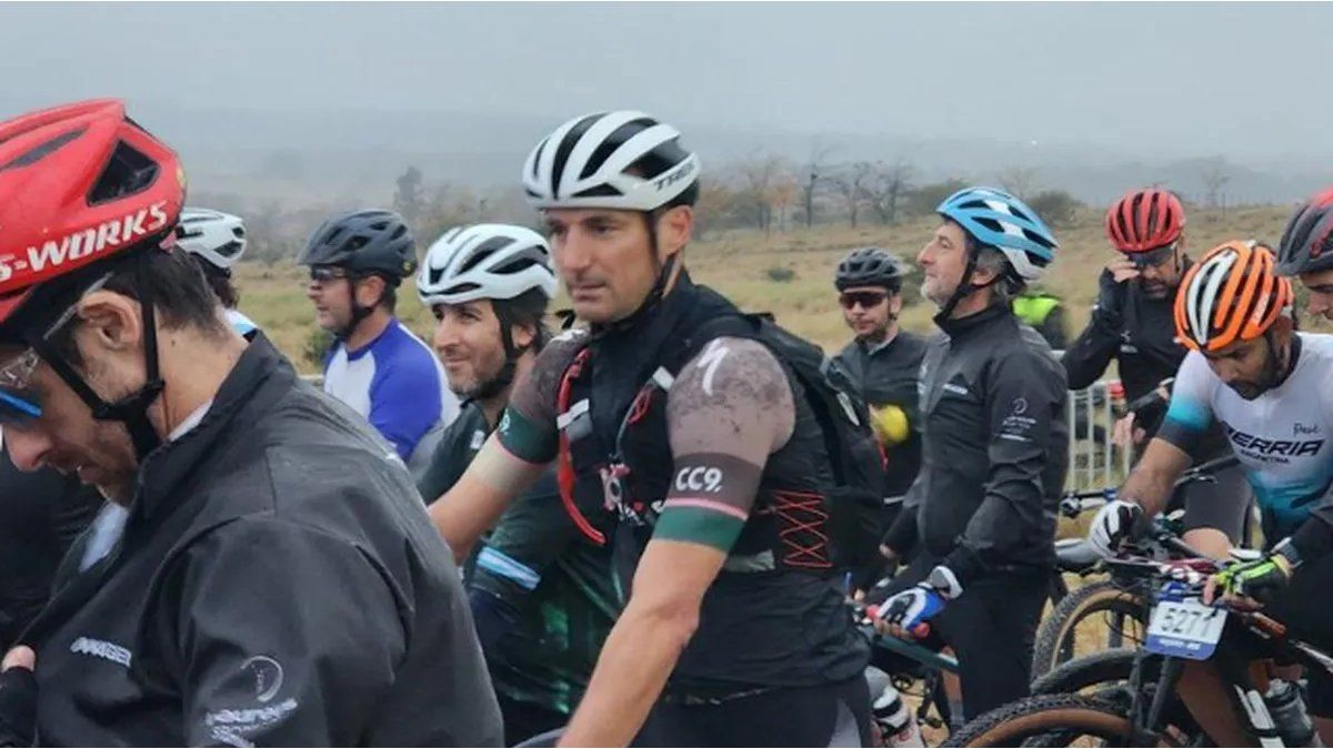 Lionel Scaloni took all eyes in the Río Pinto de Mountain Bike challenge