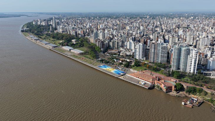 Vista aérea de Rosario, donde desde el COCIR advirtieron que una eventual desregulación del corretaje podría aumentar la informalidad y debilitar los controles sobre las operaciones Vista aérea de Rosario, donde desde el COCIR advirtieron que una eventual desregulación del corretaje podría aumentar la informalidad y debilitar los controles sobre las operaciones