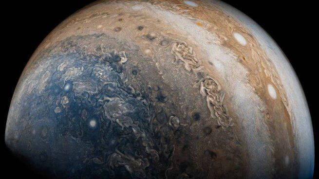 La peculiar nube fue descubierta en Júpiter por medio de una imagen capturada por la sonda Juno.