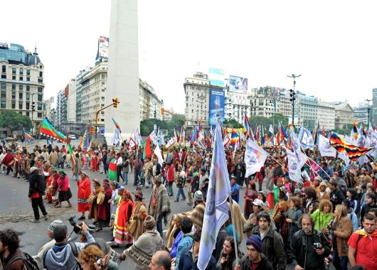 Miles de manifestantes participaron de la Marcha Nacional Indígena.