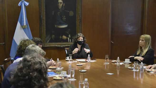 Vizzotti presidió la primera mesa de trabajo sobre la ley de Etiquetado Frontal.