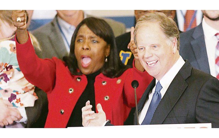ámbito.com | INÉDITO. El estado de Alabama estaba representado por políticos republicanos desde 1992, pero Doug Jones, reconocido defensor de los derechos civiles, dio el batacazo.