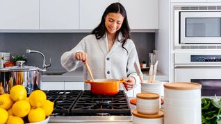 El vinagre mejora la técnica del huevo frito sin modificar su sabor ni sumar pasos complejos El vinagre mejora la técnica del huevo frito sin modificar su sabor ni sumar pasos complejos